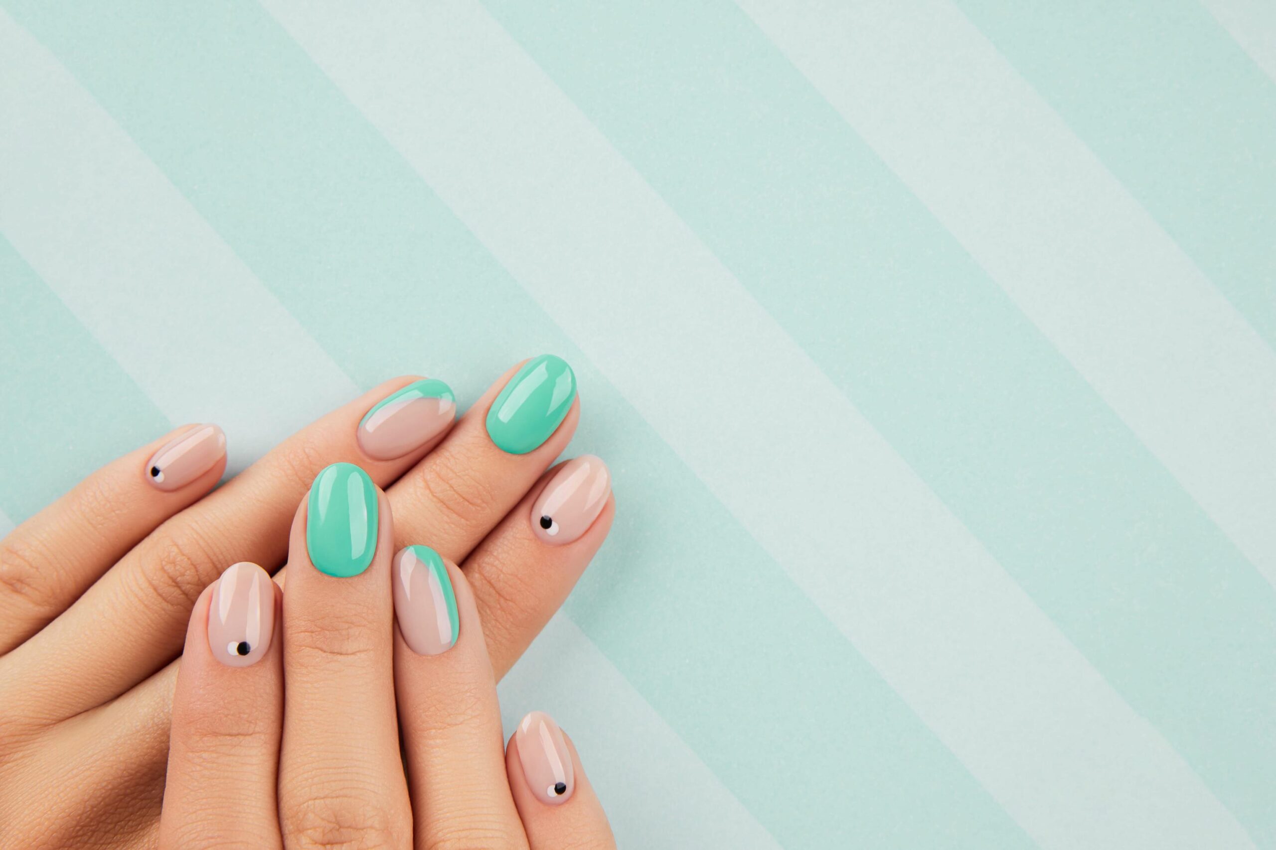Read more about the article Common Nail Problems And Solutions From Pro Nails Experts.